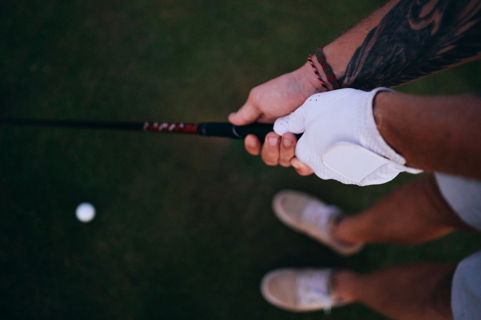 close-up of a golfer's hands testing whether a golf grip for big hands actually fits