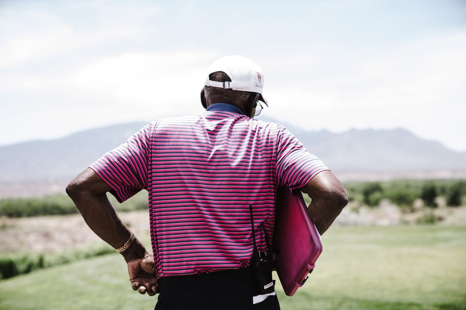 Golfer tracking handicap strokes and gross score on the course during a round