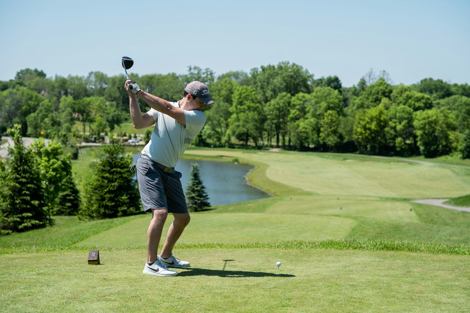 Golfer at the top of the backswing after a solid takeaway